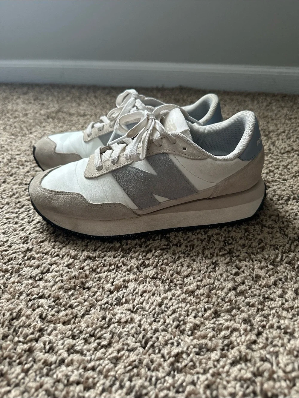 New Balance stylish white